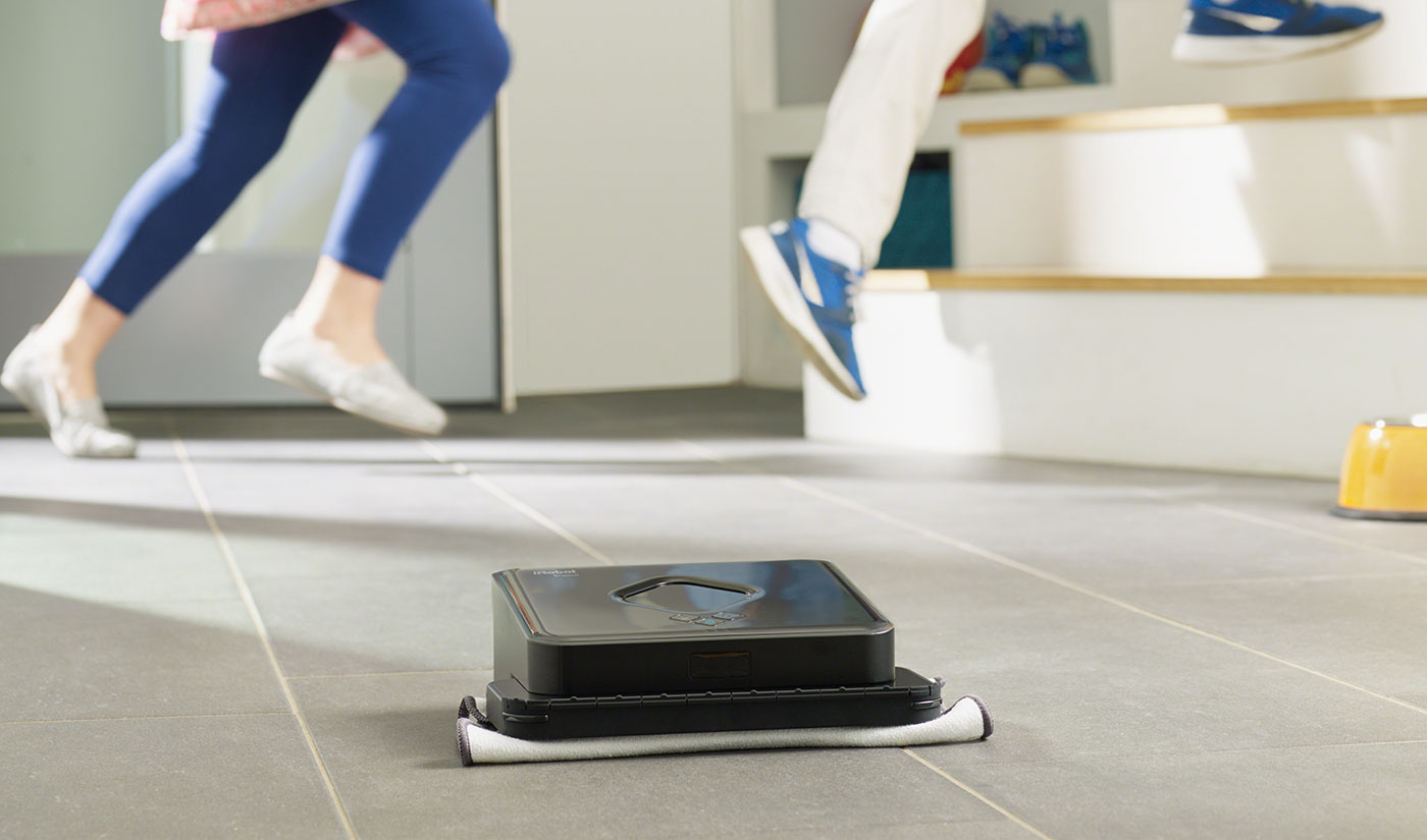 Braava 300 cleaning a laminate floor
