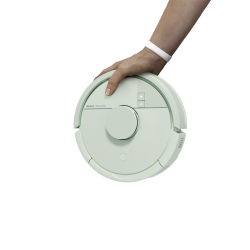 Ręka trzyma małego robota iRobot Roomba Mini Combo 2w1 (odkurzanie i mopowanie), kompaktowy rozmiar