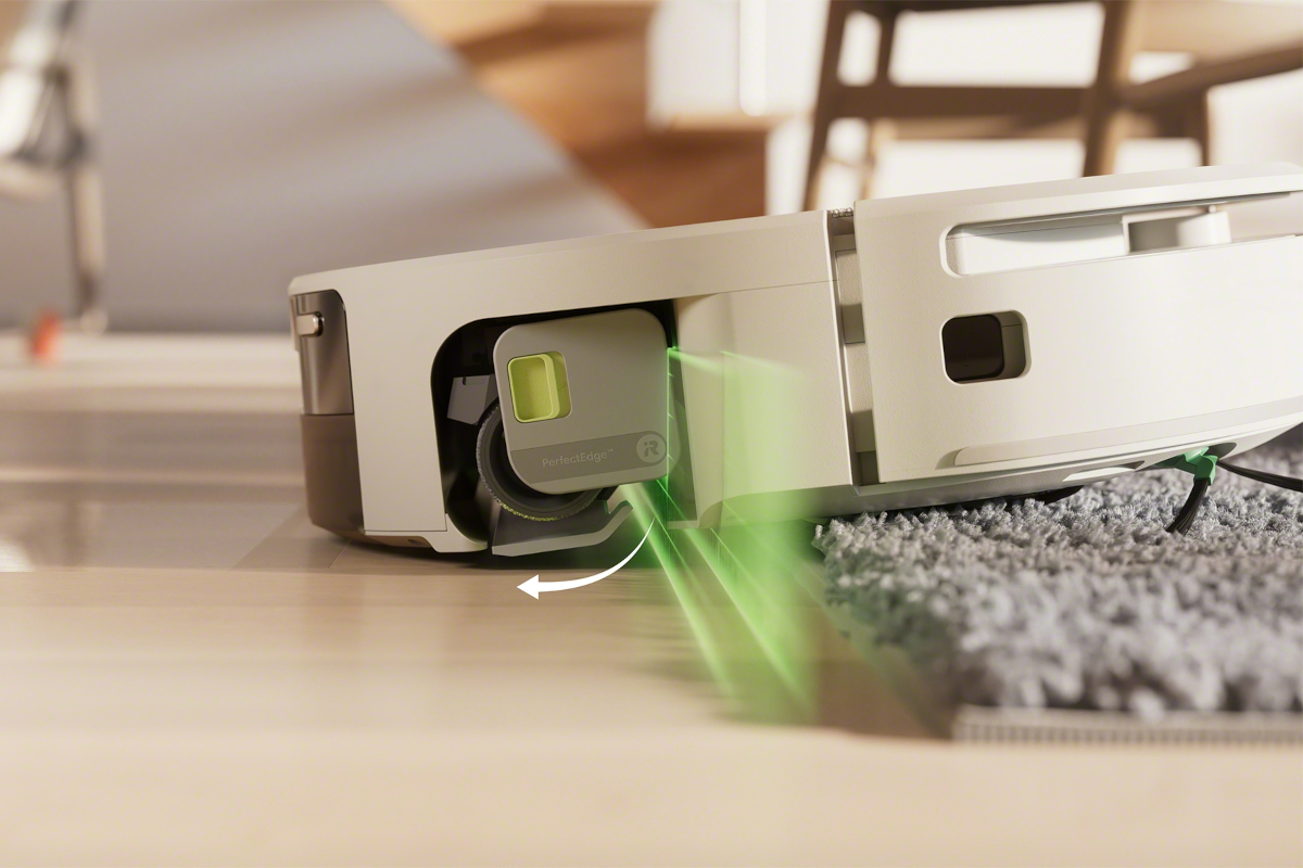 Roomba Max 705 Combo wysuwa osłonę ochronną wjeżdżając na dywan