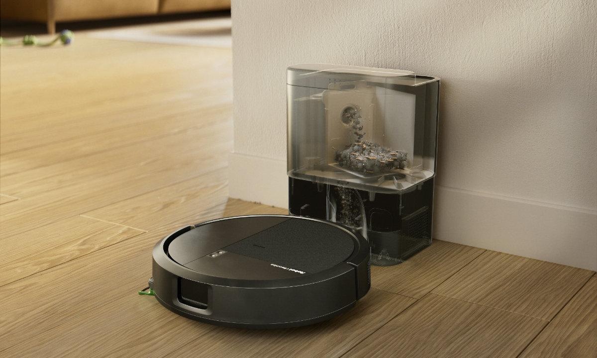 Roomba Combo opróżnia pojemnik na brud w stacji AutoEmpty