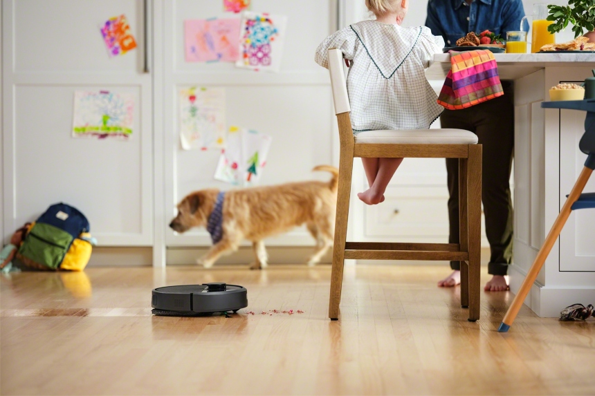 Roomba Plus 405 Combo radzi sobie z plamami po barszczu i sosach