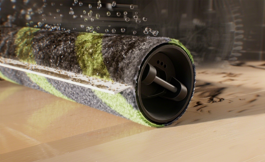 Podgrzewany wałek PowerSpin w Roomba Max 705 Combo podczas pracy z SmartScrub