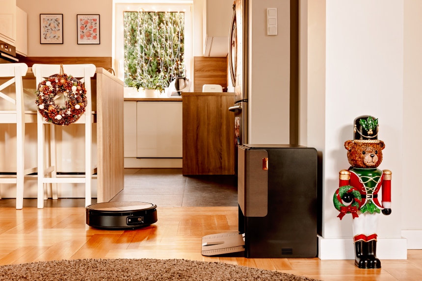 Robot sprzątający podczas świątecznych posiłków