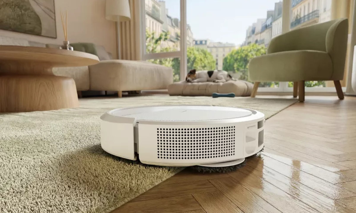 Roomba Plus 415 Combo kończy mopowanie po wykryciu dywanu unosząc pady i kontynuuje tylko odkurzanie na dywanie w salonie