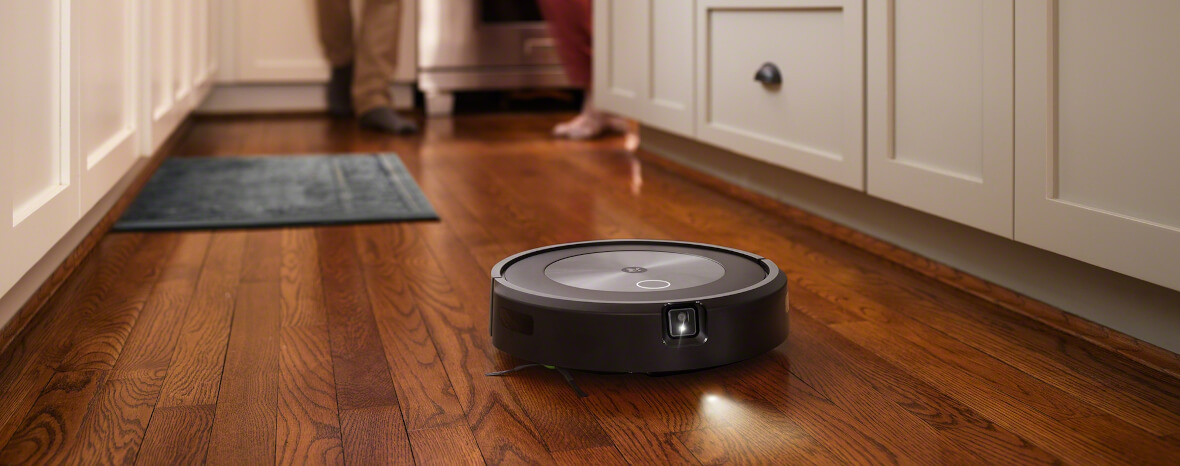 roomba j7 sprzątająca kuchnię