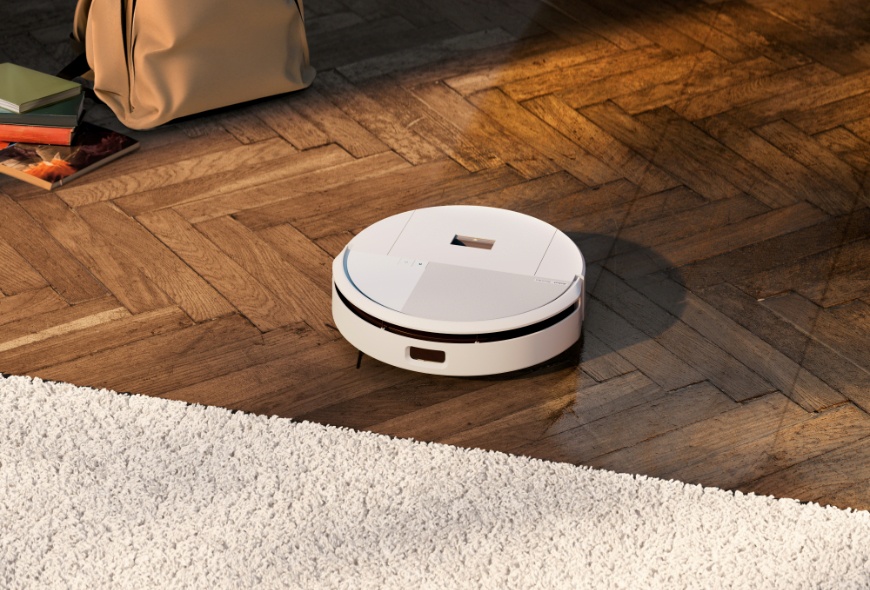 Robot Roomba 205 DustCompactor Combo odkurza panele winylowe w salonie kierując się w stronę jasnej wykładziny