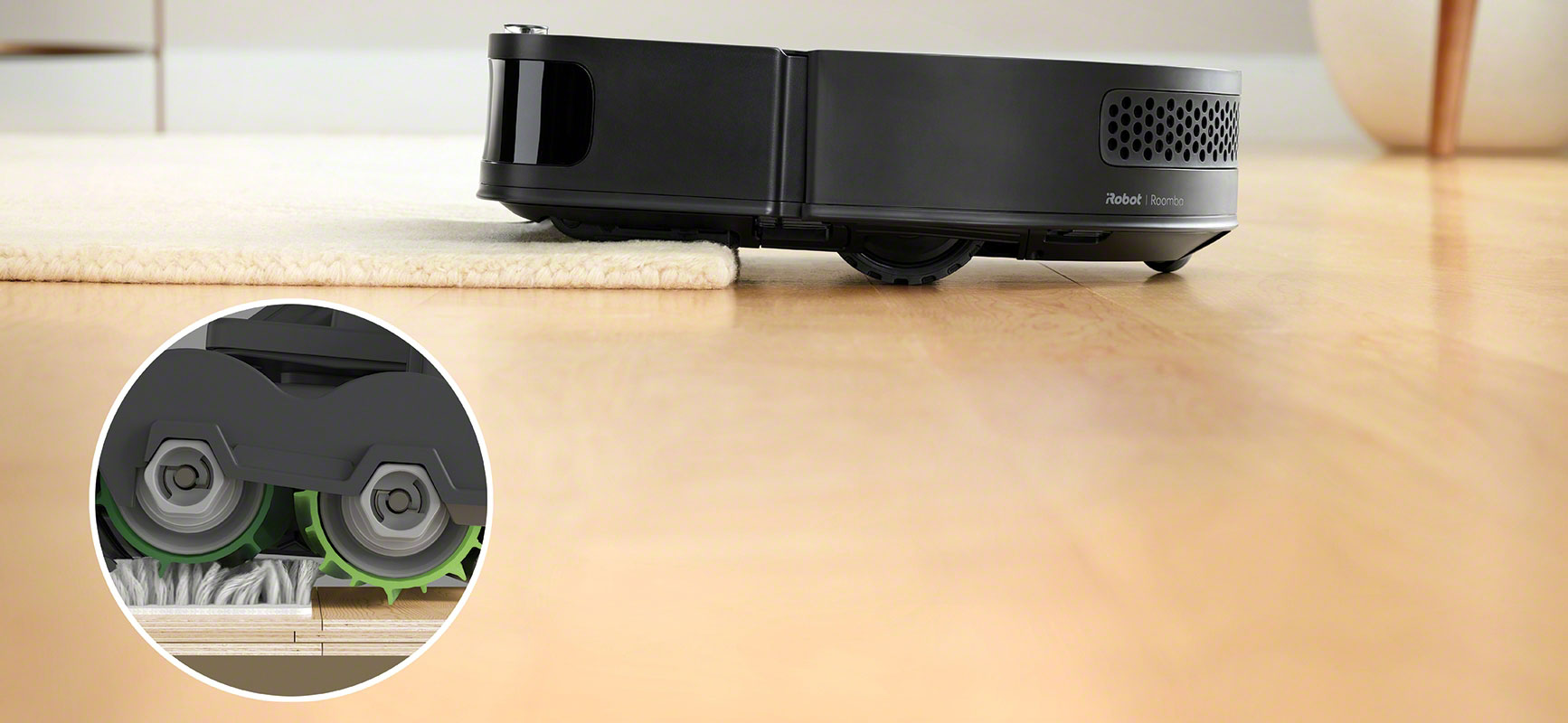 iRobot Roomba s9+ wjeżdza z podłogi na dywan