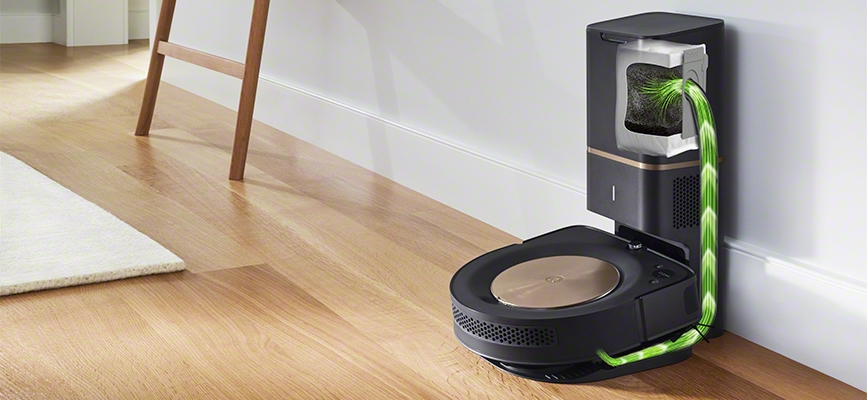 iRobot Roomba s9+ opróżnia pojemnik na brud do stacji Clean Base