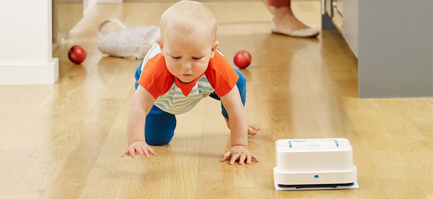 iRobot Braava jet 240 zdjęcie z dzieckiem