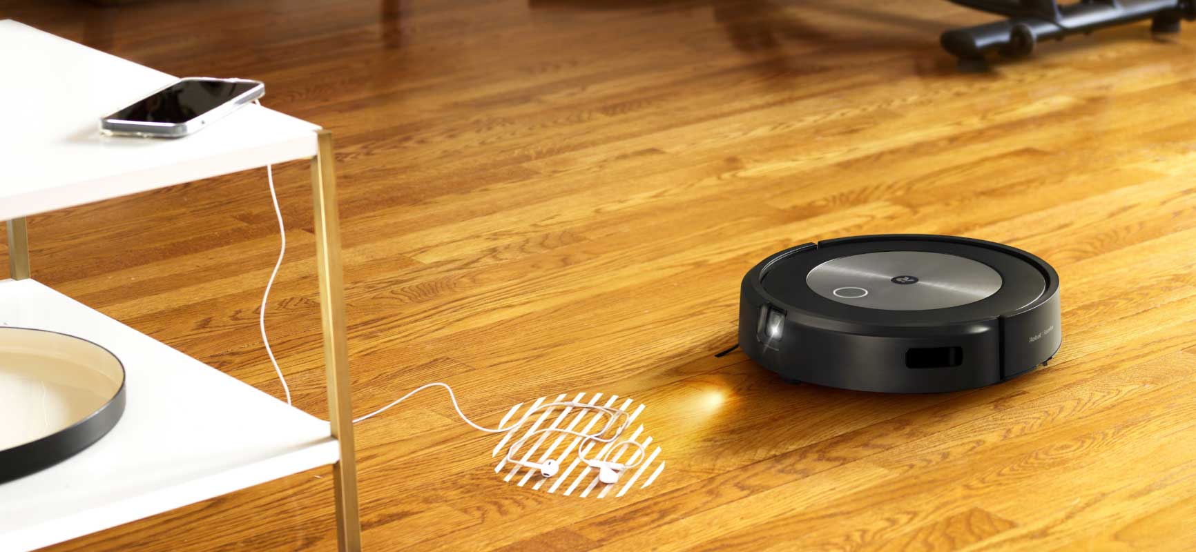 Roomba j7 omija przeszkody podczas odkurzania