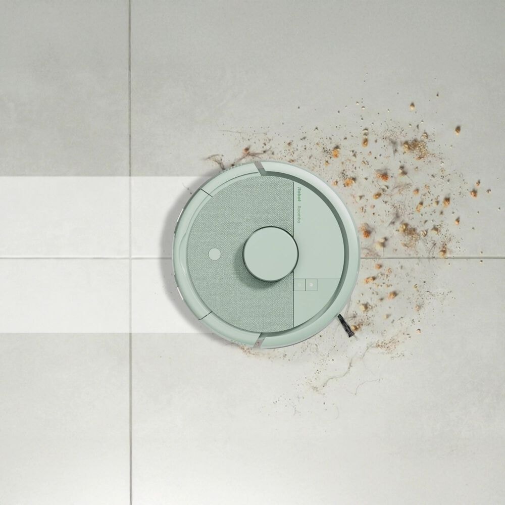 Roomba Mini Combo sprząta w wyznaczonym miejscu na kafelkach, mopując zaschnięte plamy