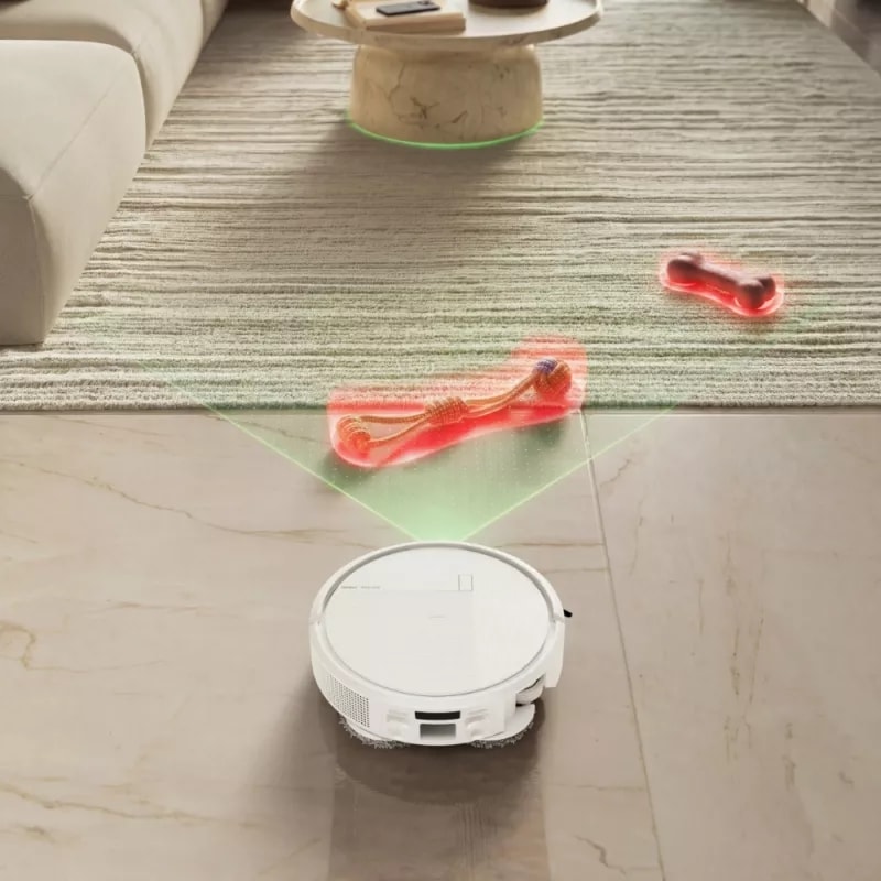 Robot Roomba 575 wykrywa przeszkody w salonie przed i na dywanie, na zdjęciu widoczny stolik i sofa